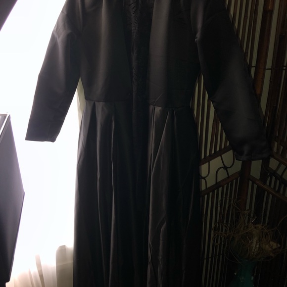 Lace crop dress with long coat - Picture 4 of 4